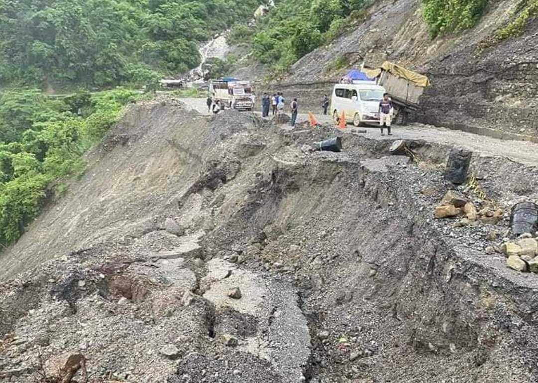 पाल्पा – बुटवल खण्डको सडक भासियो