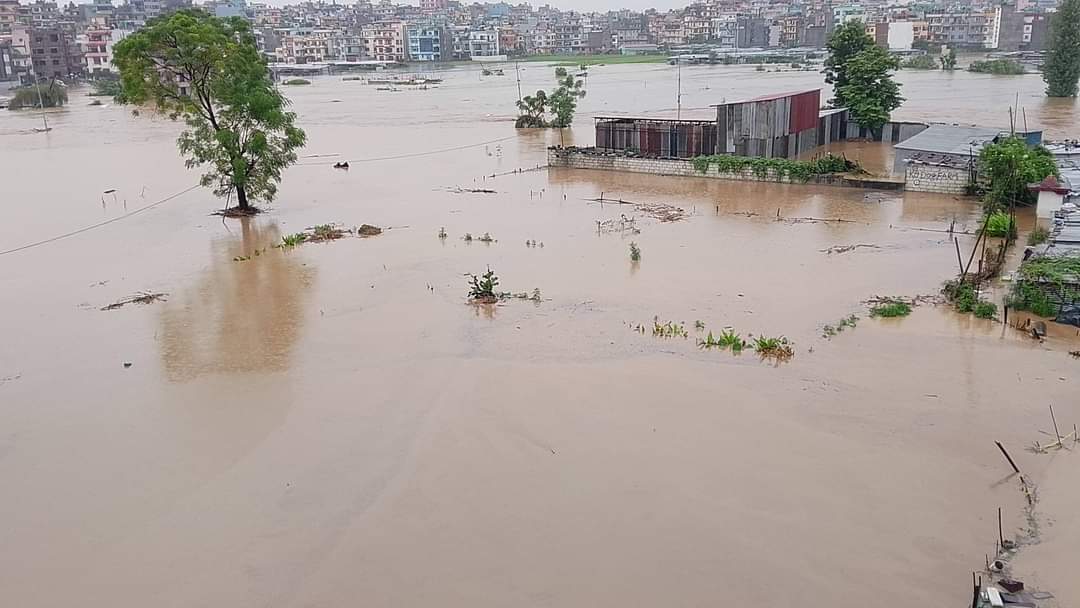 दसैंको मुखैमा बाढी पहिरोमा परी २ सय ४४ जनाको मृत्यु