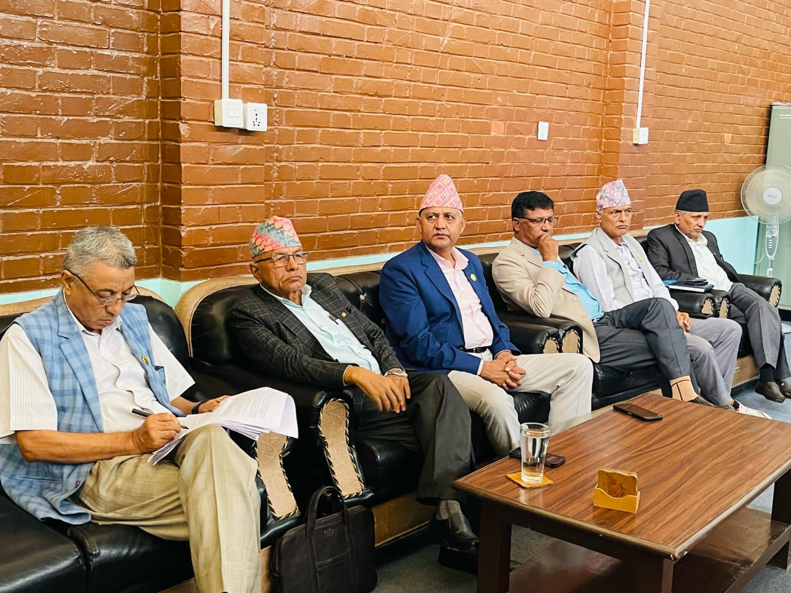 लुम्बिनीका सांसदलाई एमाले संसदीय दलले लागु गर्यो आचारसंहिता