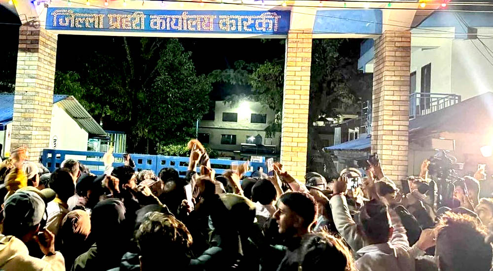 रवि लामिछाने कास्की प्रहरी हिरासतमा, रास्वपाका कार्यकर्ता पोखरा आउँदै