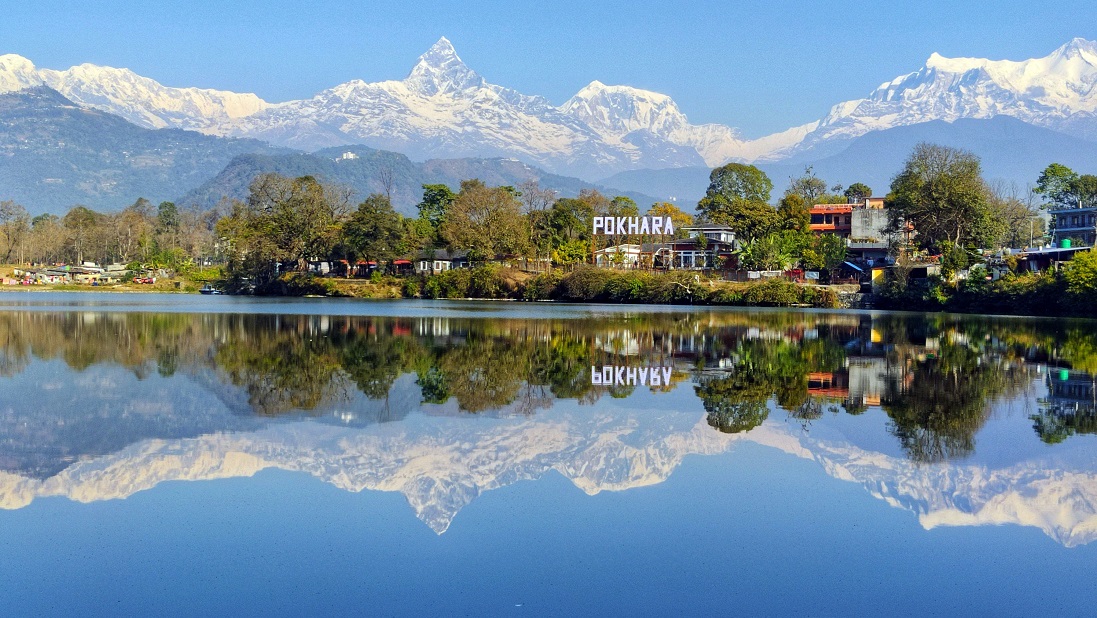 माछापुच्छ्रे मुस्कुराउँदा पर्यटकीय सहर पोखरा सुनसान