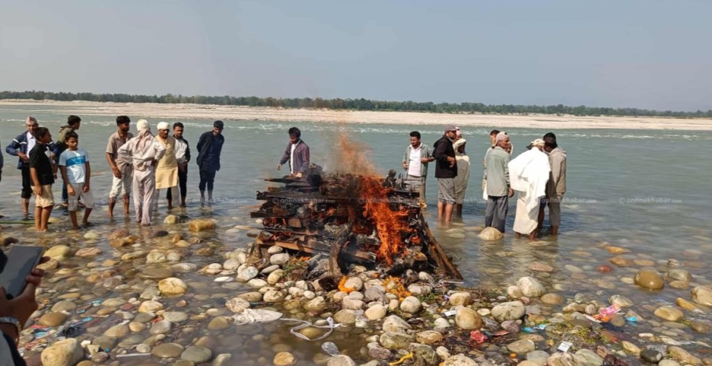 राष्ट्रिय सम्मानसहित विपिन जोशी अन्त्येष्टि