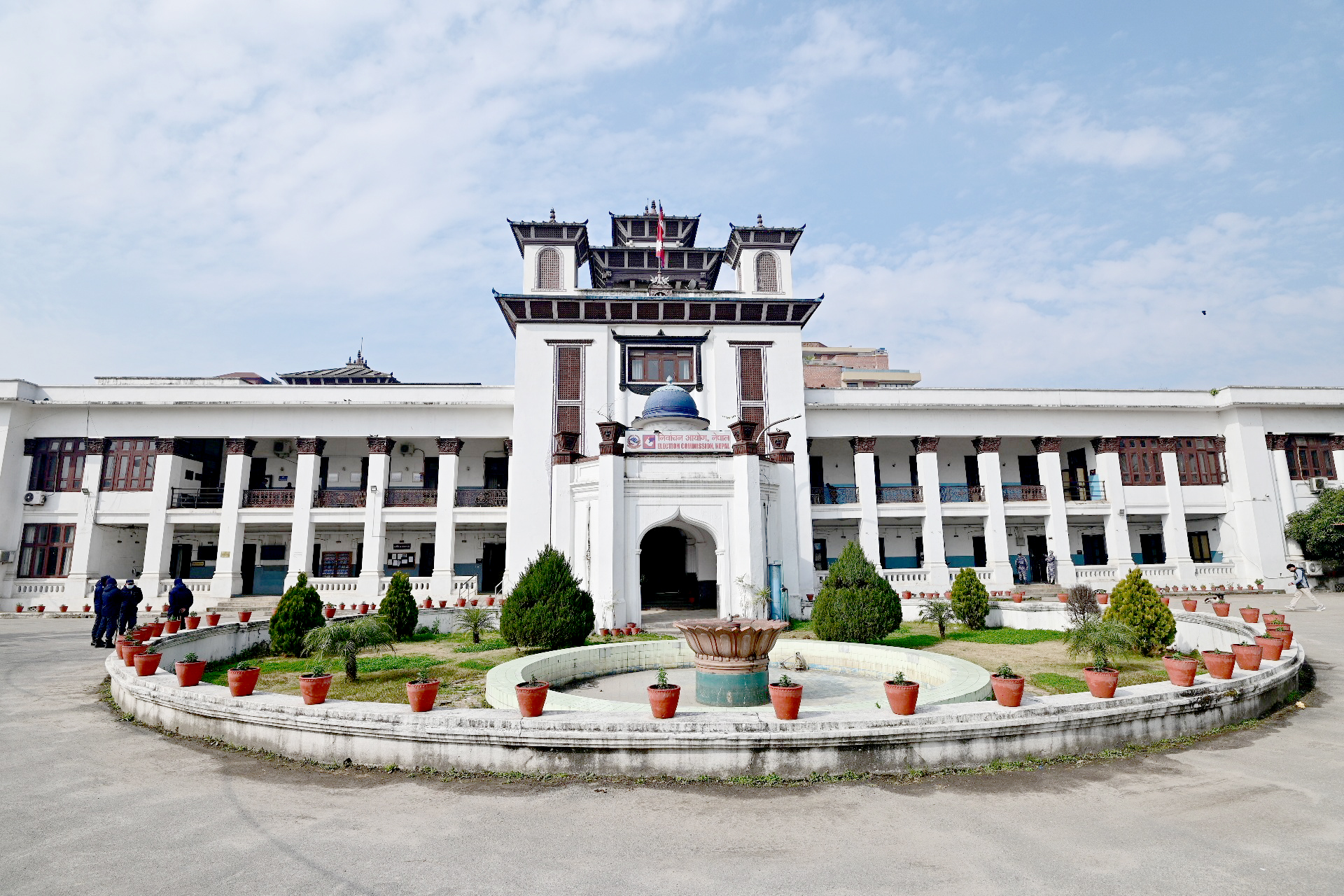 आचारसंहिता कडा, बालबालिका प्रयोग गर्न र टोपी–टिसर्ट बाँड्न रोक