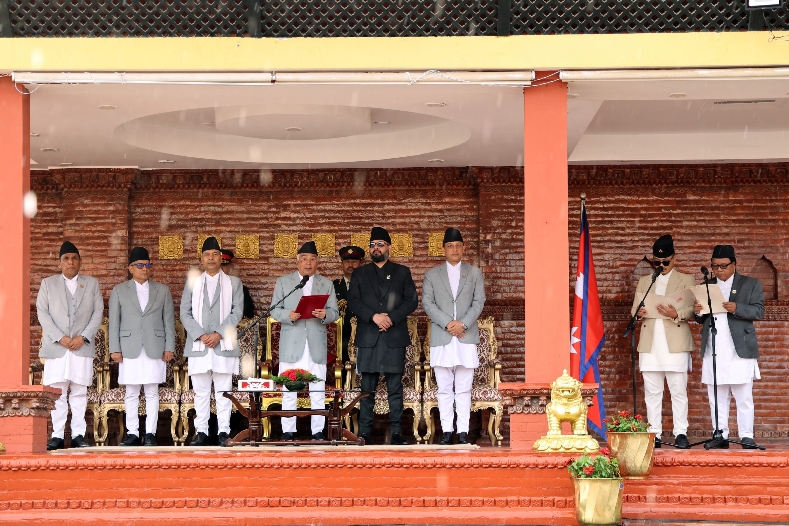 गृहमन्त्री गुरुङ र विज्ञानमन्त्री पुनले लिए शपथ