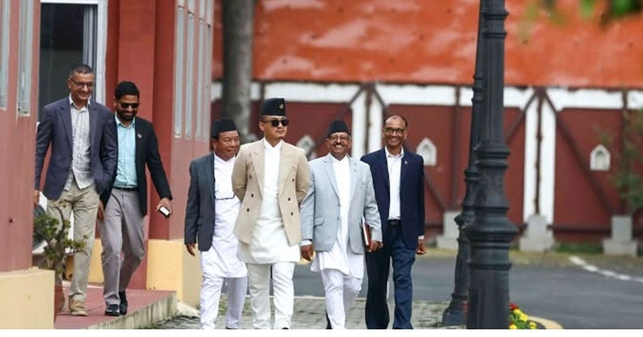 शपथ ग्रहणका लागि राष्ट्रपति कार्यालय पुगे सुधन गुरुङ र महावीर पुन